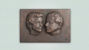 Huwelijkscadeau bronzen plaquette met twee portretten