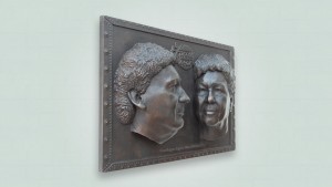 Bronzen plaquette met twee portretten ter ere van bedrijfsovername